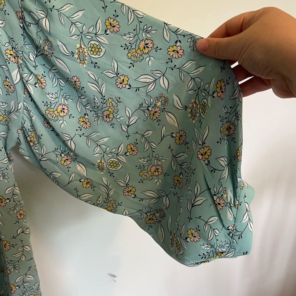 COPY - Loft aqua cloud floral balloon sleeves back key hole . Size Large - Picture 9 of 15